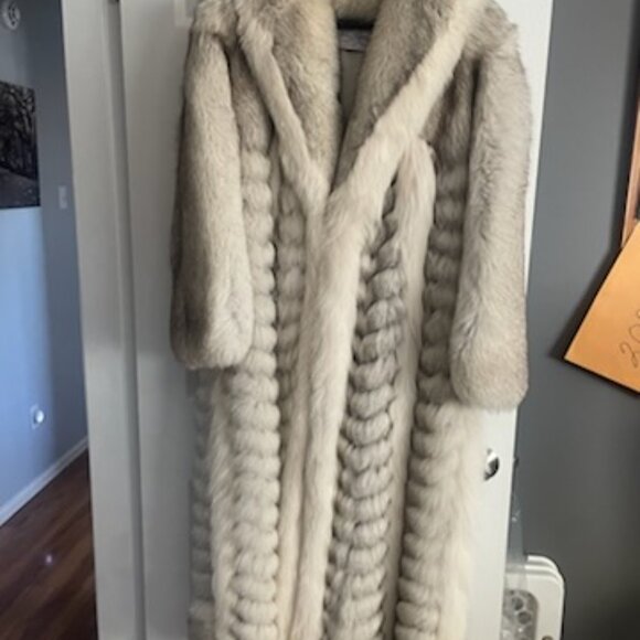 Blue Fox Fur coat - Picture 2 of 2